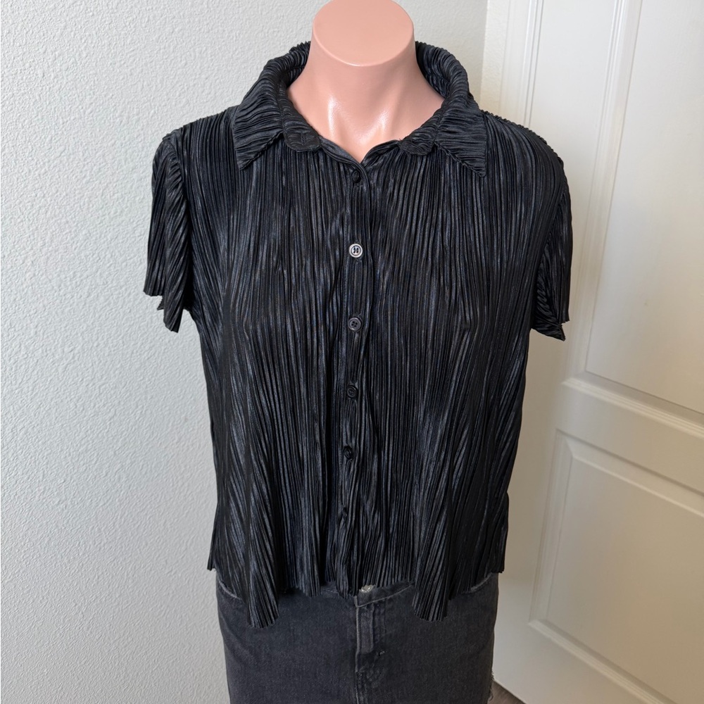 Princess Polly Black Pleated Short Sleeve Button-Down Top